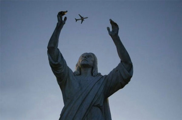 Statue Juggling Plane