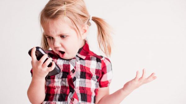 When is the Right Time for Kids to Start Using a Smartphone?