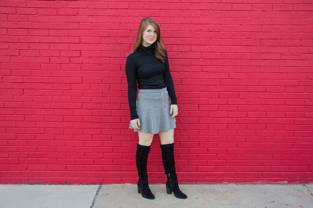 What is to Be Dressy Casual and How to Look Stunning in Miniskirts?