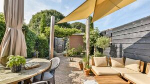 How to Select Weatherproof Decor for Exterior Spaces